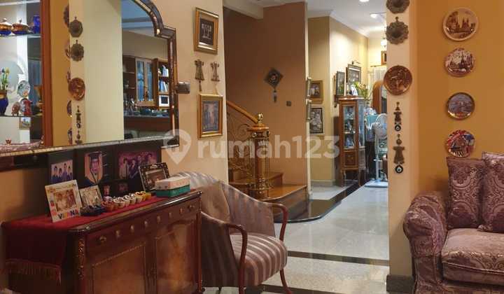 Turun Harga! Rumah mewah classic di Araya 1, one gate system 2