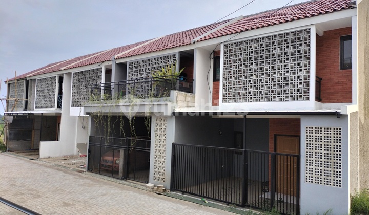 Rumah Dijual Lokasi Premium Bandung di Jln. Wangunsari No. 168 Desa Wangunsari Kec. Lembang Kab. Bandung Barat 
Jawa Barat 2 Lantai SHM Konsep SOHO  4