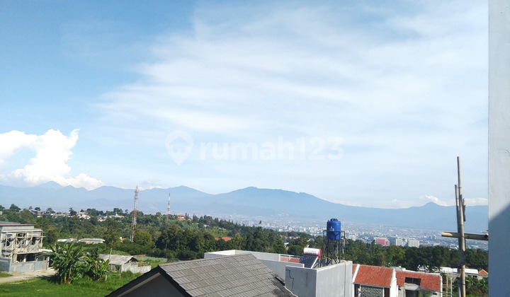 Rumah Dijual Lokasi Premium Bandung di Jln. Wangunsari No. 168 Desa Wangunsari Kec. Lembang Kab. Bandung Barat 
Jawa Barat 2 Lantai SHM Konsep SOHO  14
