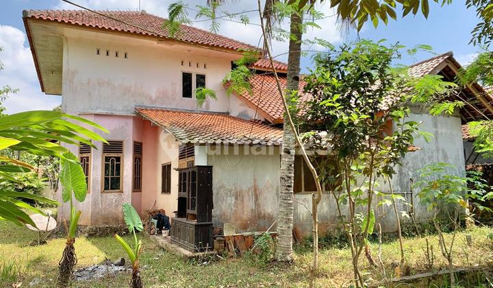 Rumah Dua Lantai Siap Huni Asri Kota Halaman Depan Belakang Luas  2