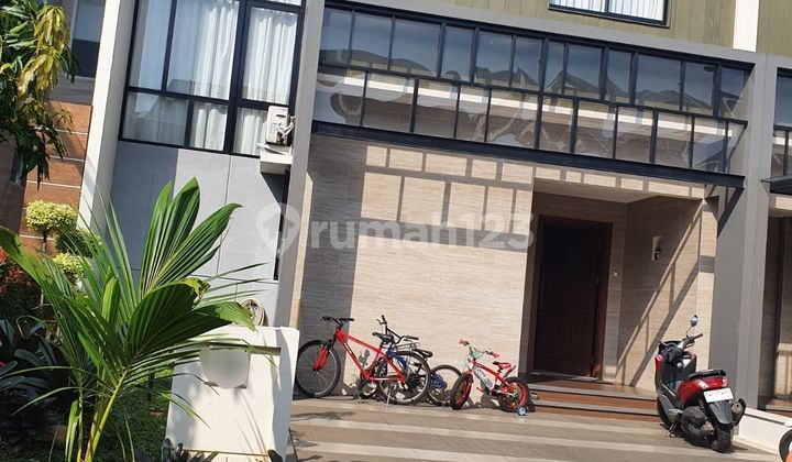 Rumah 2 lantai rapi di Perumahan Alam Sutera Serpong