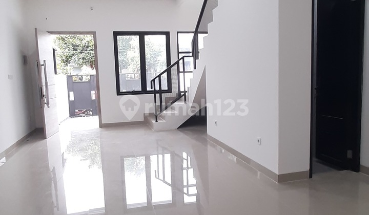 New 2-Story House In Villa Melati Mas Serpong 2