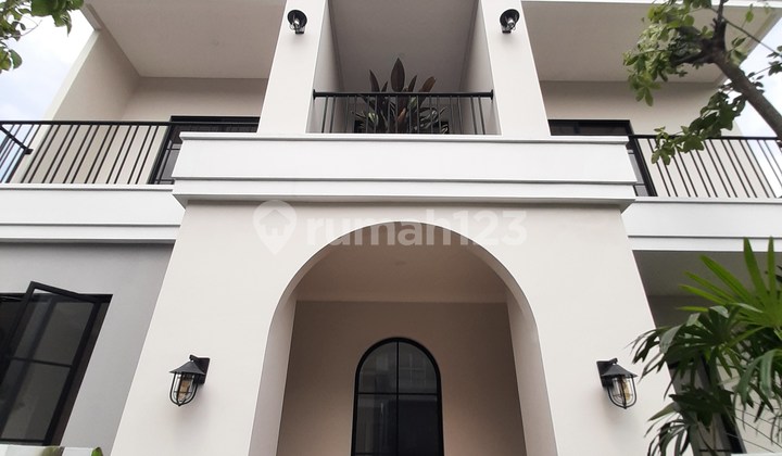 Rumah Tropis Minimalis Elegan Di Kencana Loka Bsd 2