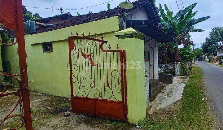 Rumah Dijual di Tepi Jalan 3 Kamar Tidur 8