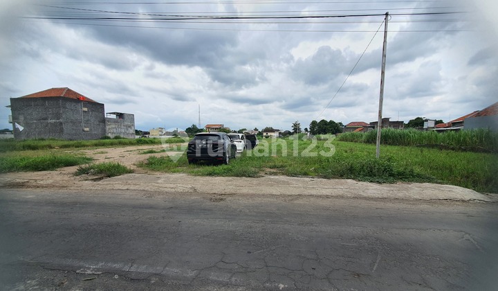 4 Minutes to Keraton Kartosuro, Land on Jl. Wisnu Kartasura.