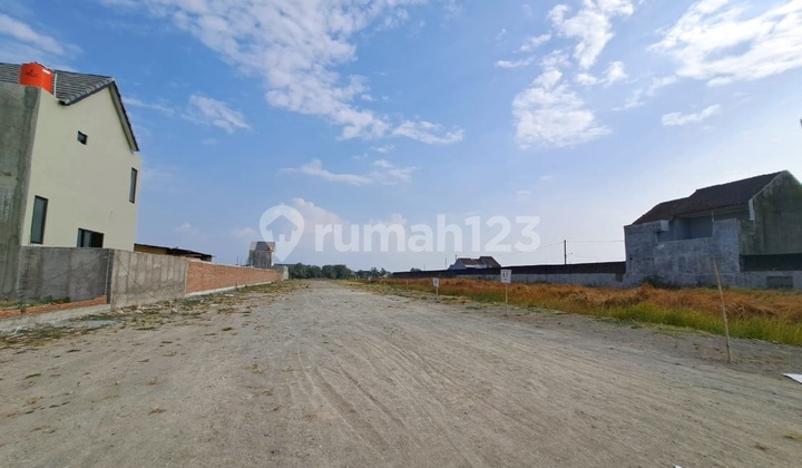 3 Minutes to Colomadu Market, Land on Jl. Eka Cakra for Investment