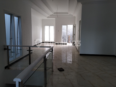 Rumah di Ketintang Permai Minimalis Modern 2 Lantai Bebas Banjir Strategis 5