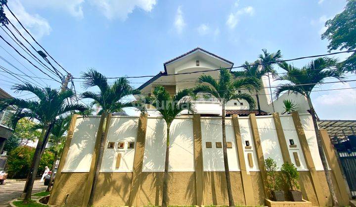 Rumah Mewah, Nyaman Dijual Full Furnished, Kolam Renang  1