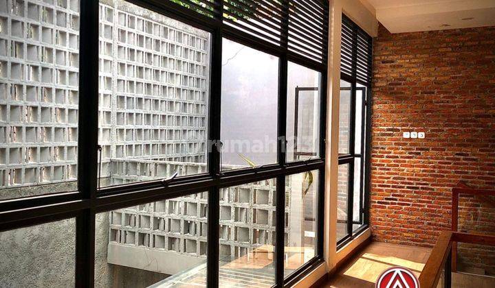 Turun Harga! Rumah Modern Di Dalam Kompleks Lokasi Strategis 1