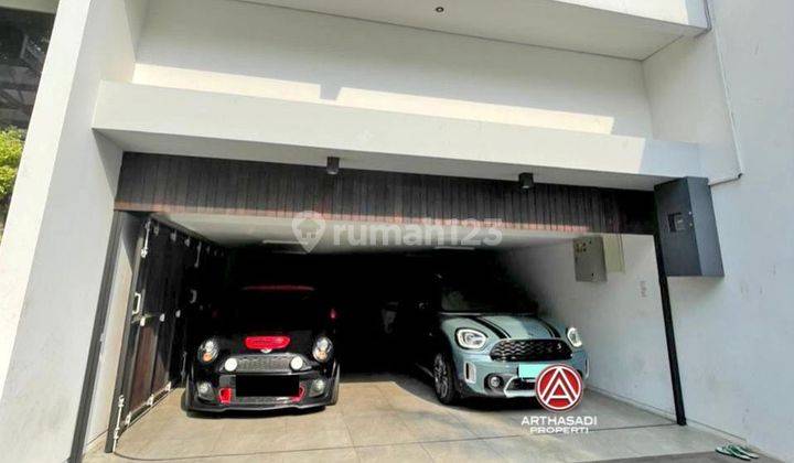 Rumah Mewah Cantik Private Swimming Pool Dan Akses Jalan Lebar 2