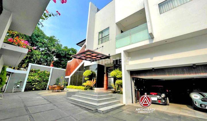 Rumah Mewah Cantik Private Swimming Pool Dan Akses Jalan Lebar 1