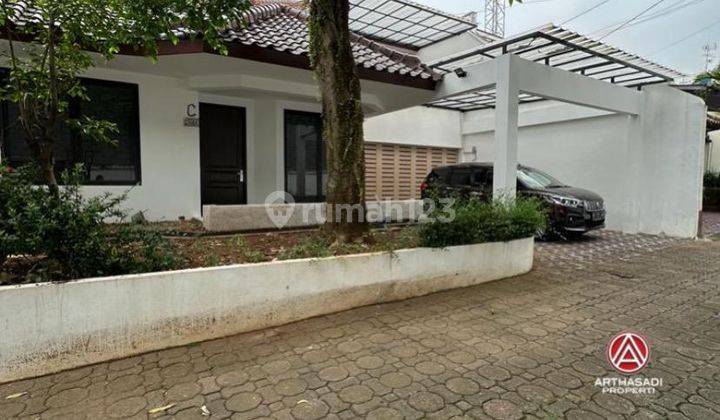 Baru Renovasi, Rumah Apik Dalam Town House Lokasi Strategis 1