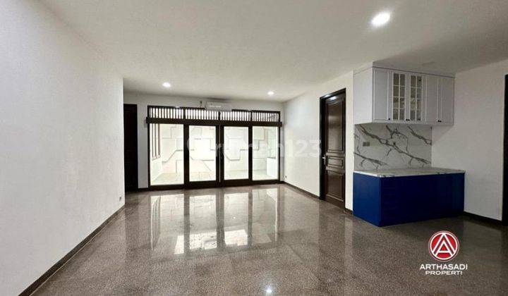 Baru Renovasi, Rumah Apik Dalam Town House Lokasi Strategis 2