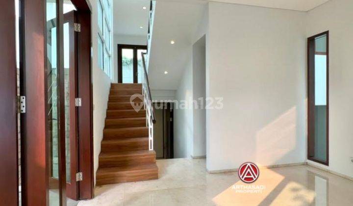 Rumah 2 Lantai Furnished Sertifikat Hak Milik di Kemang 2