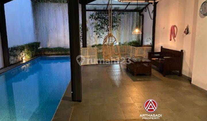 Rumah Asri Cantik, Private Pool, Strategis Dekat Dengan Mrt 1