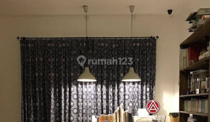 Rumah Asri Cantik, Private Pool, Strategis Dekat Dengan Mrt 2