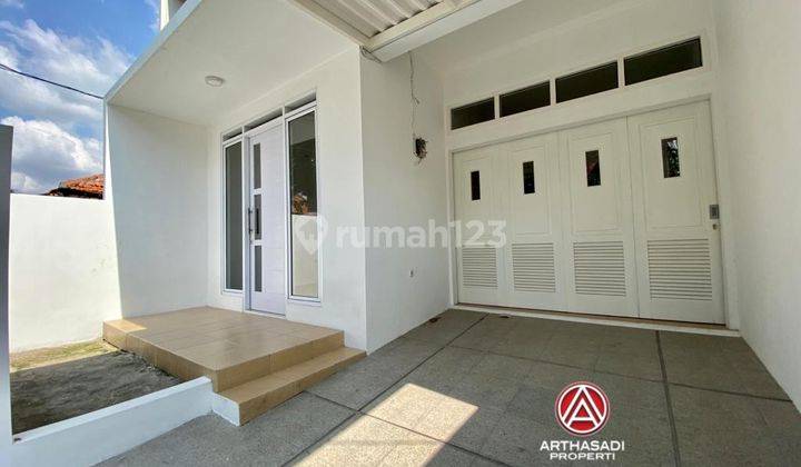 Rumah Minimalis 3 Lantai Siap Huni, Posisi Dekat Jalan Lebar  2