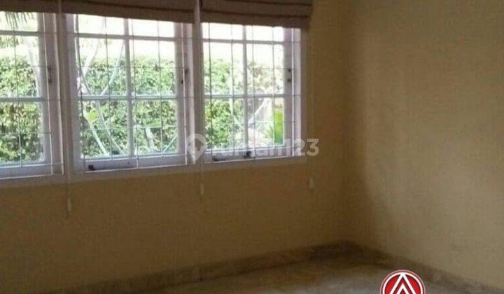 Rumah Asri Dalam Komplek Dengan Parkiran Luar Yang Luas 2