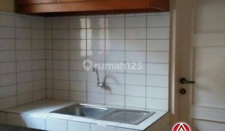 Rumah Asri Dalam Komplek Dengan Parkiran Luar Yang Luas 2