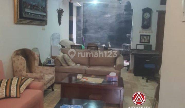 Rumah Apik Dengan Bangunan 2 Lantai Di Dalam Komplek 2