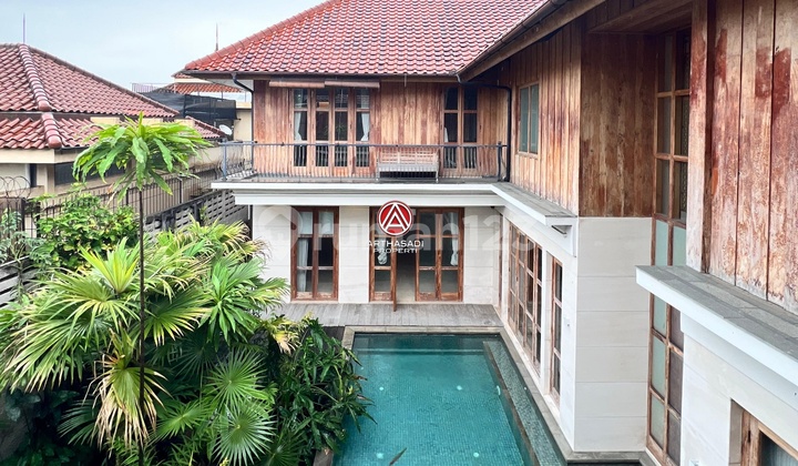 Kemang, Rumah Mewah Bergaya Tropical Dalam Komplek Eksklusif