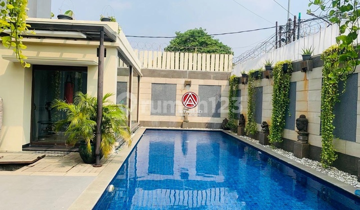 Pejaten, Rumah Mewah Modern di Townhouse Eksklusif