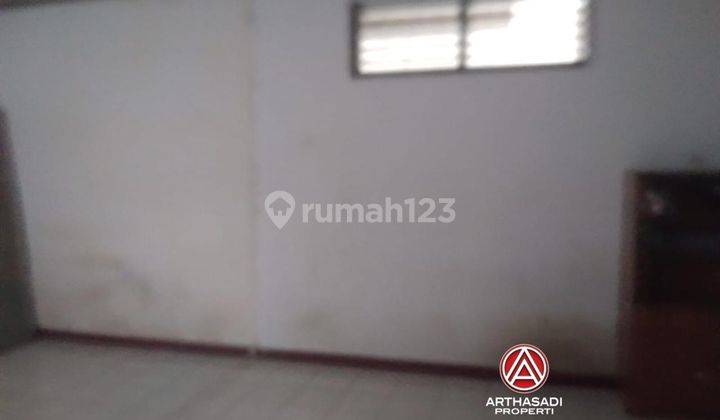 RUMAH BANGUNAN LAMA 3 LANTAI, DEKAT AKSES JALAN RAYA FATMAWATI & MRT 2