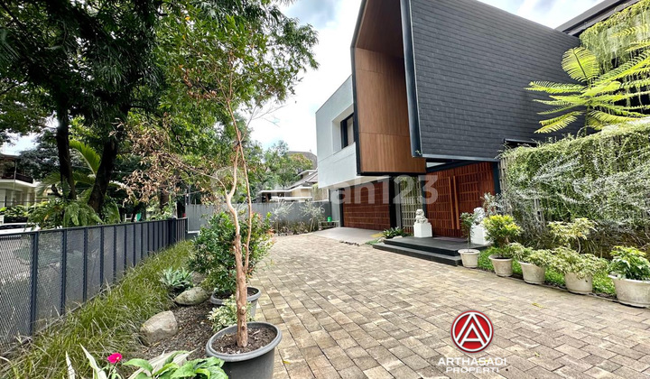  Kebayoran Baru, Rumah Mewah 2 Lantai Dengan Bangunan Modern 