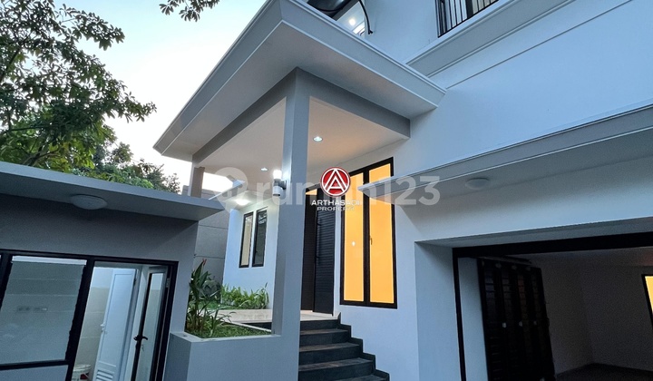 Cilandak Tengah, Brand New Modern Tropical, Hunian Mewah Cocok untuk Keluarga Besar atau Investasi Properti 2