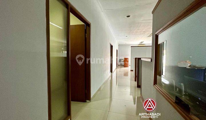 Rumah Kantor Dengan Parkiran Luas Dan Strategis 2