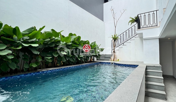 Kebayoran Baru , 4 Brand New House Radio