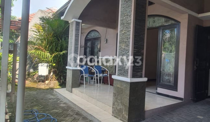 House priced below market in Gresik Kota Baru. House priced below market in Gresik Kota Baru.