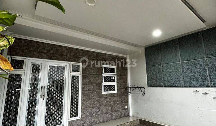 Rumah mungil sangat strategis pinggir jalan raya di jakarta selatan 1