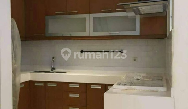 Dijual Rumah Cantik 4 Lantai Semi Furnish, Tomang, Jakarta Barat 2