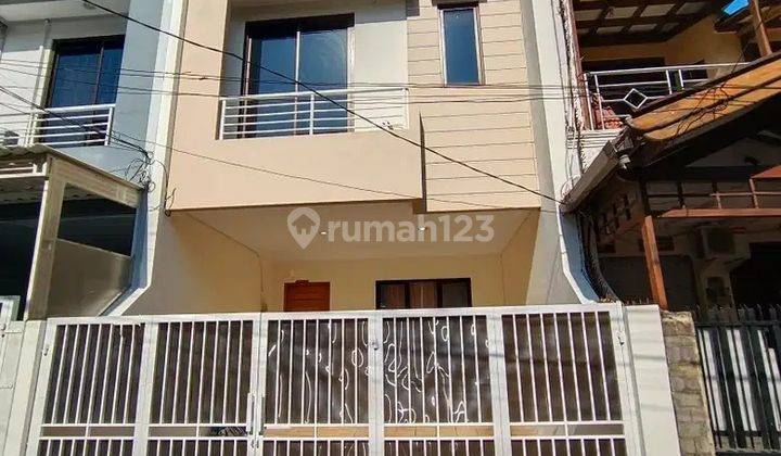 Dijual Rumah Semi Furnish Minimalis Cantik Tomang, Jakarta Barat 1