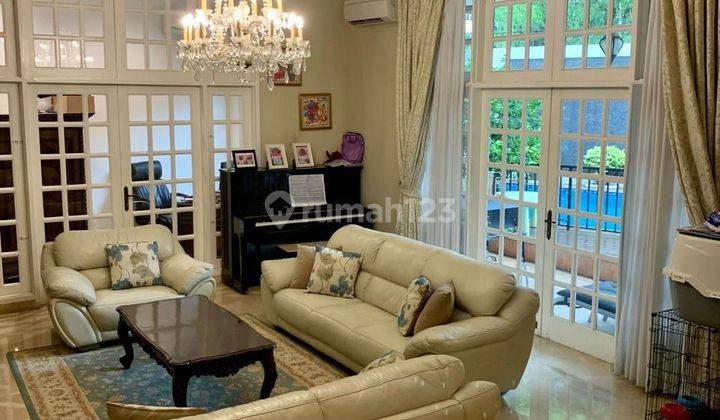 Dijual Rumah Cantik Mewah Interior Mewah, Semi Furnish 2 Lantai  1