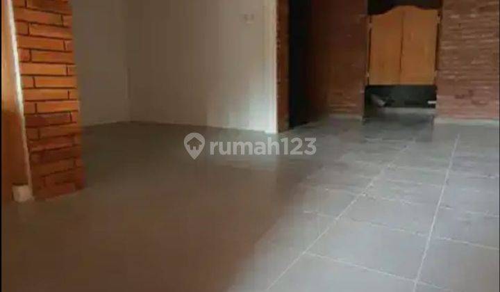 Dijual Rumah Cantik 3 Lantai Semi Furnished Siap Huni Akses Bagus 2