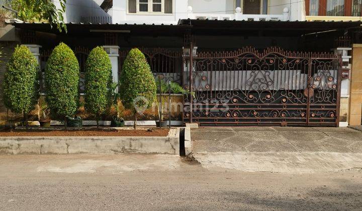 Dijual Rumah Cantik 2 Lantai Furnished Siap Huni  1