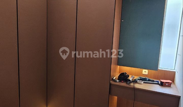 Dijual Rumah Baru Cantik Semi Furnished Interior 3 Lantai, Duri Kepa 2