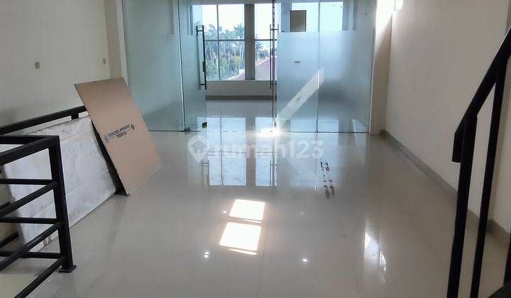 Dijual Ruko Dalam Komplek Green Ville 4 Lantai Unfurnished Siap Pakai ! 2