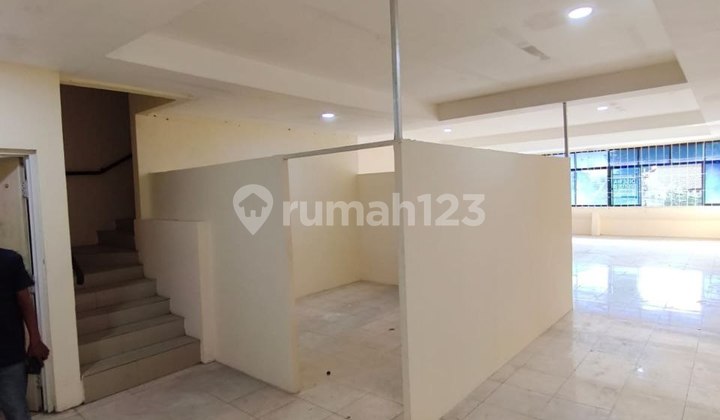 Disewakan Ruko Strategis di Jl. Kramat Raya, Senen – Jakarta Pusat