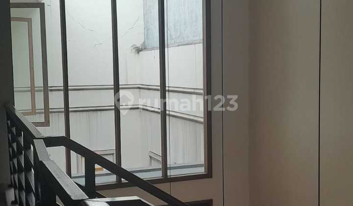 Rmh Mega Kebon Jeruk 300m2 Siap Huni 6,9m Rmh Mega Kebon Jeruk 300m2 Siap Huni 6,9m