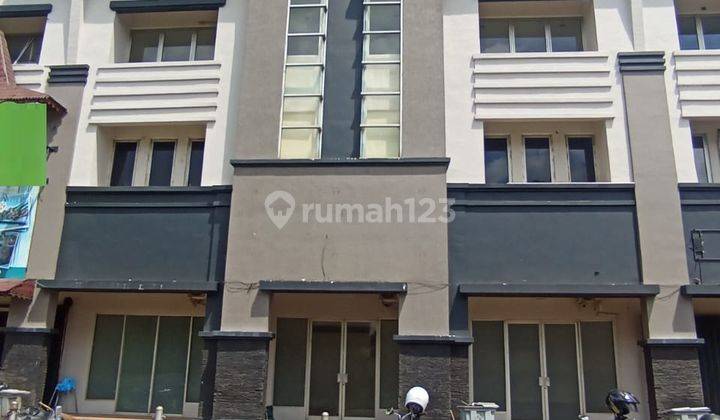 Ruko Gandeng 3 di Jalan Boulevard Gading Serpong cocok untuk Bisnis Kuliner atau kantor Dijual dengan Harga Menarik 1