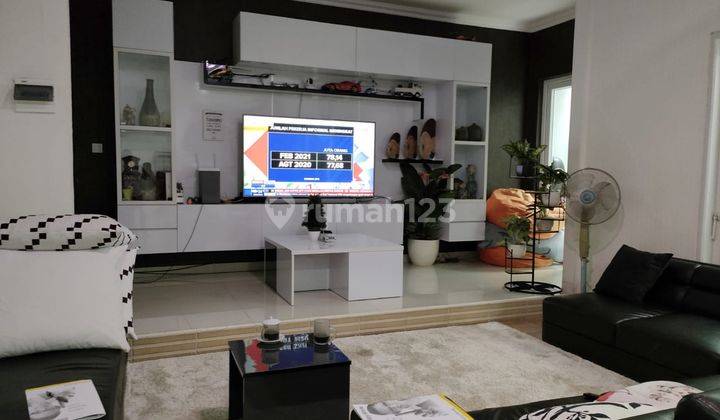 Dijual Rumah Hook Istimewa Cluster Crystal Summarecon Gading Serpong Lt. 204m2 l12x17 Lb 260m2 Kt 3+1 Km 3+1 Sdh Full Renovasi Furnished Siap Huni Dgn Master Bedroom Yg Luas, Lokasi Istimewa View Club House Swimming Pool, Hdp.timur Laut tenggara SHM 2