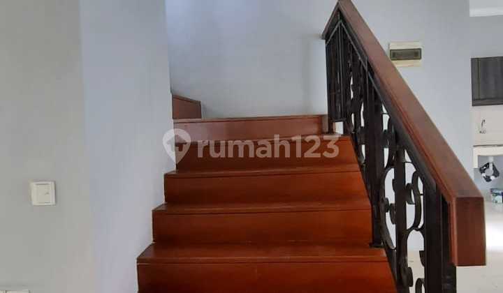 Dijual: Rumah 2 lantai di cluster Sheffield Greenwichpark BSD City  Ls tnh 160 m2 (8x20) Lb.130 m2 3+1 KT 3+1 Km 3 Ac Kitchen set Jln depan rmh lebar Kondisi rmh rapih Hadap utara Ppjb siap ajb  Harga 3,95M nego 2