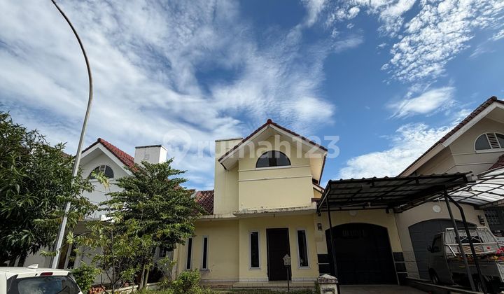 2-Story House in Sutera Harmoni Cluster, Behind Living World, Alam Sutera  Land Area 200 m² (10 x 20) Building Area 120 m² ++ (1 floor & renovated) 4 Bedrooms + 1 Additional Room 2 Bathrooms + 1 Additional Bathroom SHM Certificate 1 garage + 1 carport (can be made into 3 carports) High Ceiling  Price 3.1B Negotiable