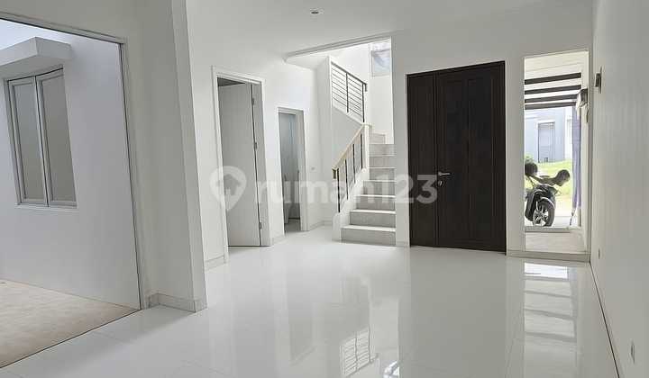 2-Story House in Cosmo Cluster, The Icon Area, completely renovated. Land Area 112m², Building Area 170m², 3+1 Bedrooms, 3+1 Bathrooms. First Floor (60x60 tiles), Second Floor SPC flooring. Family room on both first and second floors. Carport for 2 cars. Steel canopy. Main door made of Steel (Fortress brand). 2-Story House in Cosmo Cluster, The Icon Area, completely renovated. Land Area 112m², Building Area 170m², 3+1 Bedrooms, 3+1 Bathrooms. First Floor (60x60 tiles), Second Floor SPC flooring. Family room on both first and second floors. Carport for 2 cars. Steel canopy. Main door made of Steel (Fortress brand).