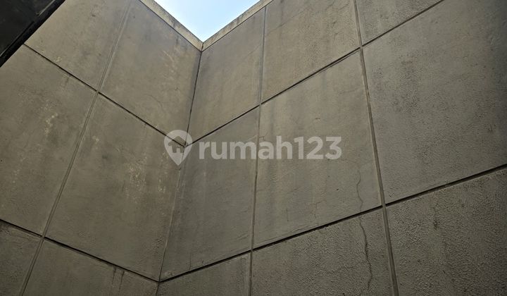 2-Storey House in Azura Vanya Park Cluster, BSD City  
Land Area 77 m² (7x11)  
Building Area 70 m²  
3 Bedrooms  
2 Bathrooms  
Neat and Clean  
SHM Certificate  
Price 1.6 Billion 1