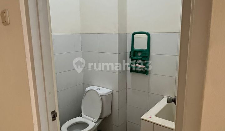 For Sale: 3-Story Thematic Paramount Ruko in Gading Serpong  
Ready-to-use, well-maintained, clean  
Land Area: 67.50 sqm, Building Area: 202.50 sqm, 2 Car Spaces  
Price: 2.8B Negotiable 2