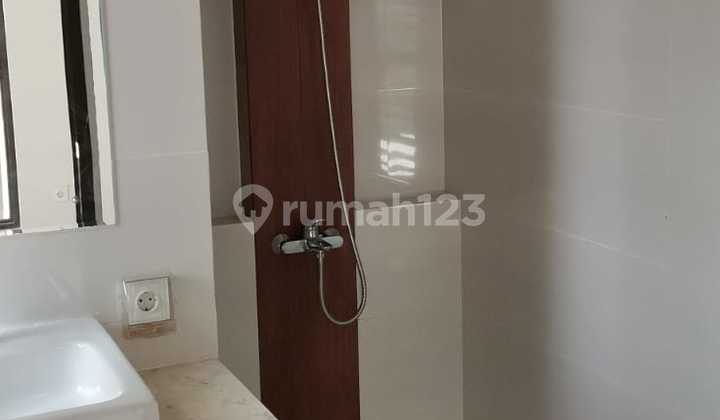 2-Storey House The Eminent Prestigia BSD City Land 128M² 8X16 Building 101M² 2 Floors Bedrooms 3+1 Bathrooms 3+1 Warehouse 1 Floor Below No Bedrooms 2200 Watt Water Pump North Side SHM Price 3.2B 2